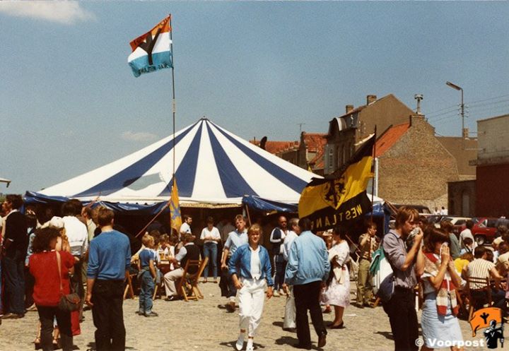 1984-07-01De tent van Voorpost op de kade in Diksmuid